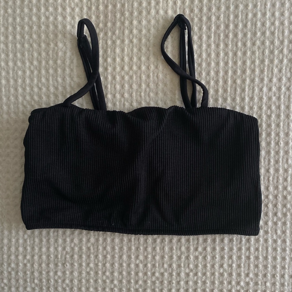Black sports bra